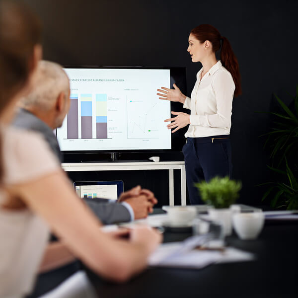 cropped-shot-of-a-young-businesswoman-delivering-a-2023-11-27-05-34-05-utc (2) (1)